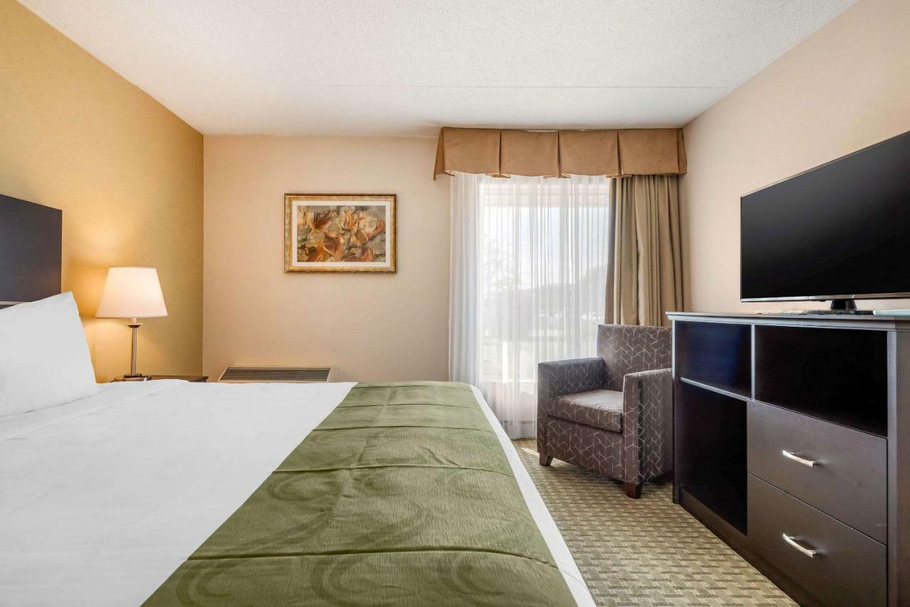 Quality Inn & Suites Brampton Buitenkant foto